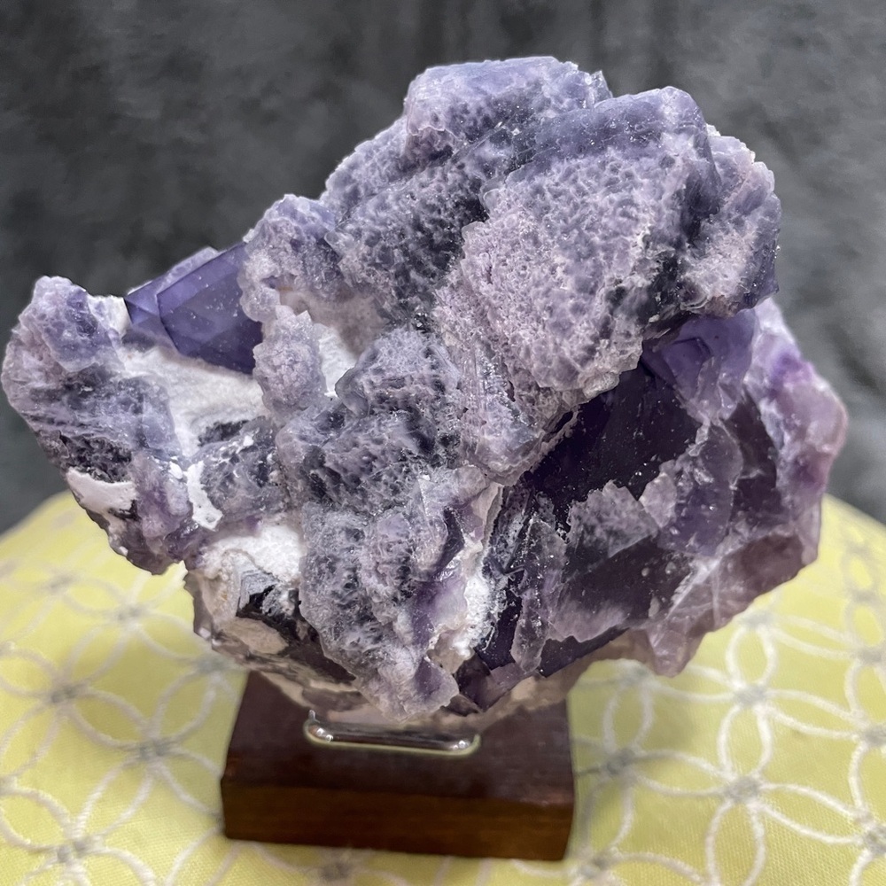 BEAUTIFUL 4”x3”x3” PURPLE FLUORITE - SUGAR CALCITE- CLUSTER STRONG UV CUBES